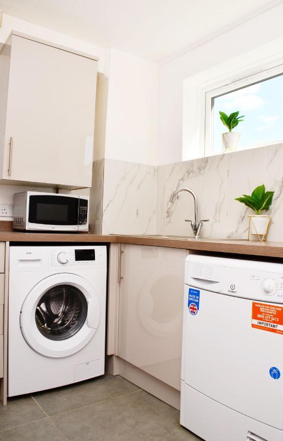 Sm Dreams Unlimited Serviced Accommodation- Stanwell-Staines-Heathrow 외부 사진