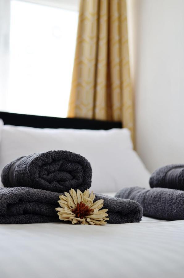 Sm Dreams Unlimited Serviced Accommodation- Stanwell-Staines-Heathrow 외부 사진
