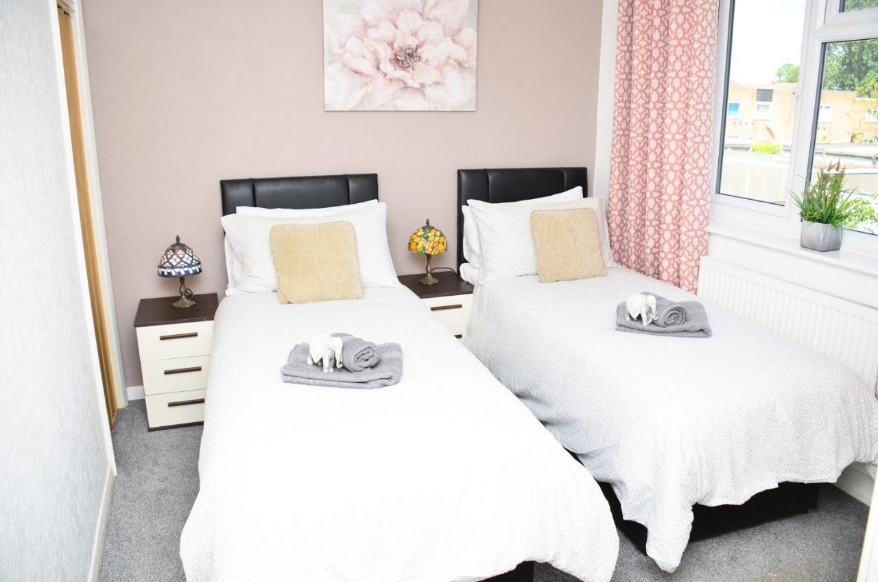 Sm Dreams Unlimited Serviced Accommodation- Stanwell-Staines-Heathrow 외부 사진