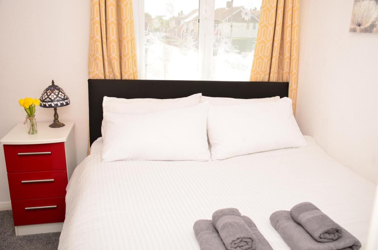 Sm Dreams Unlimited Serviced Accommodation- Stanwell-Staines-Heathrow 외부 사진